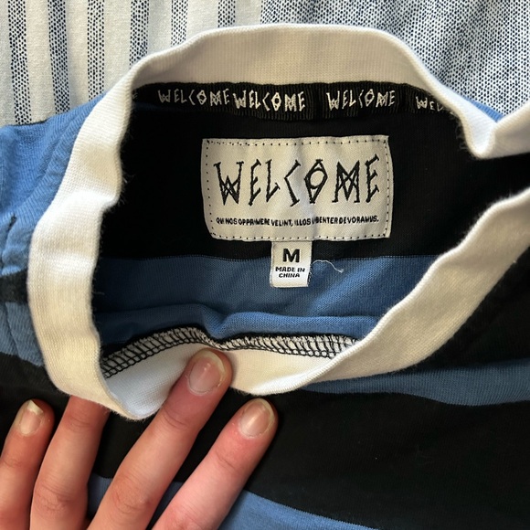 Welcome Striped Blue and Black T Shirt Men’s M - Picture 3 of 6